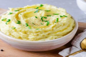 easy-microwave-mashed-potatoes-